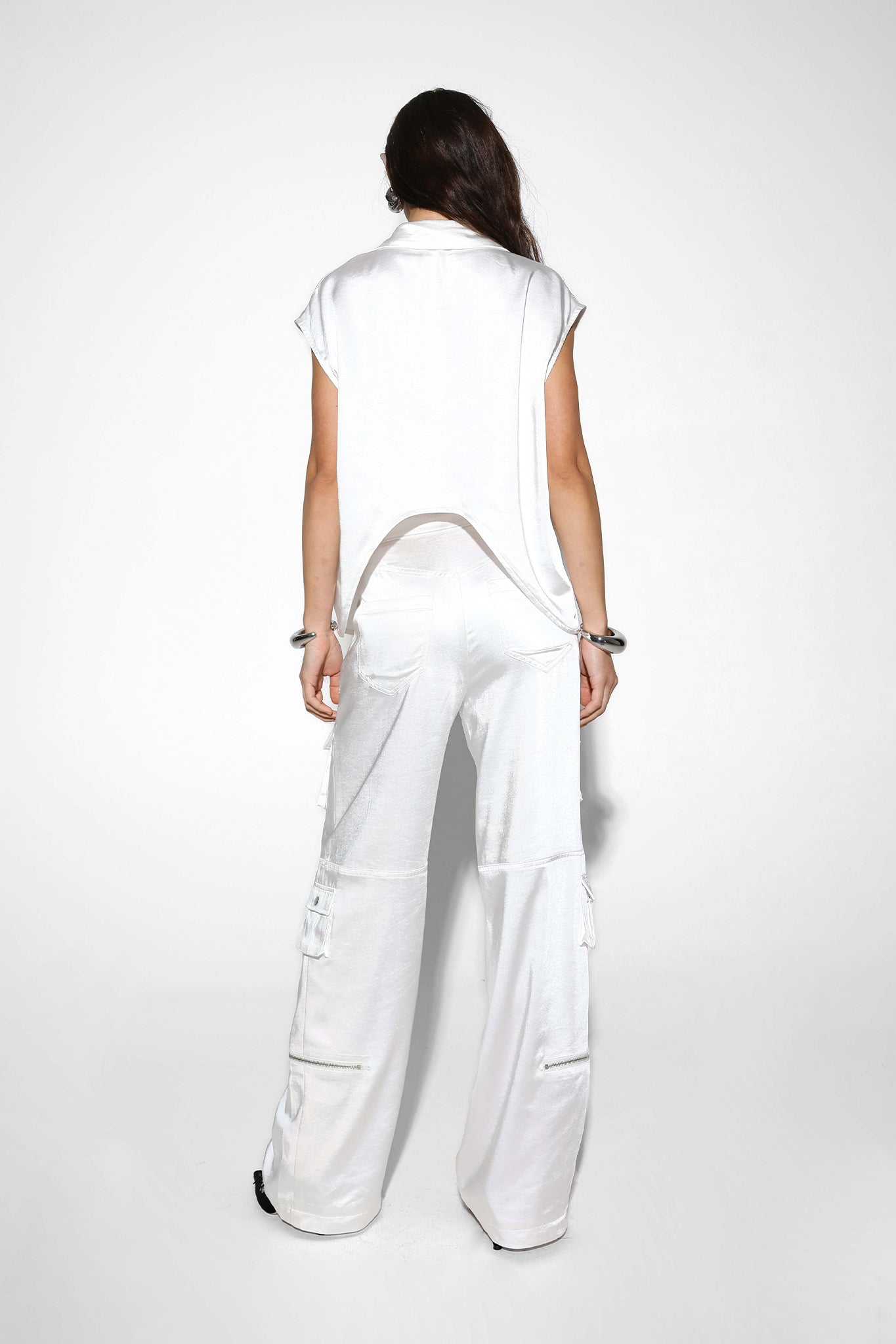 ANDI SLEEVELESS SHIRT | WHITE SATIN