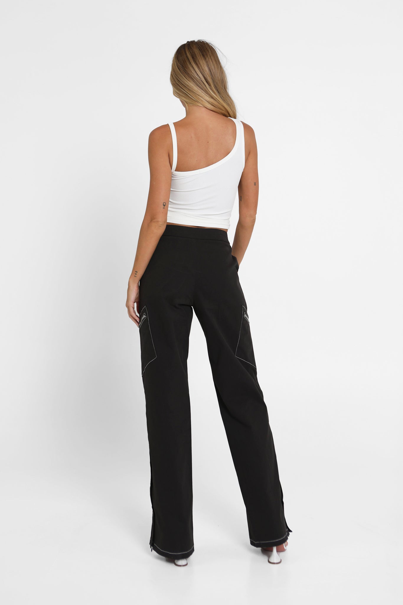 VAEDA PANTS | LICORICE